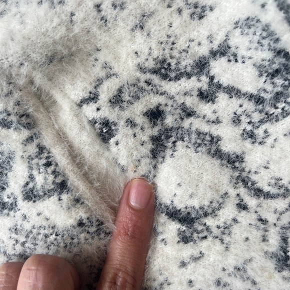 Lovestitch Black and White Snake Patterned Open Cardigan - Picture 8 of 11